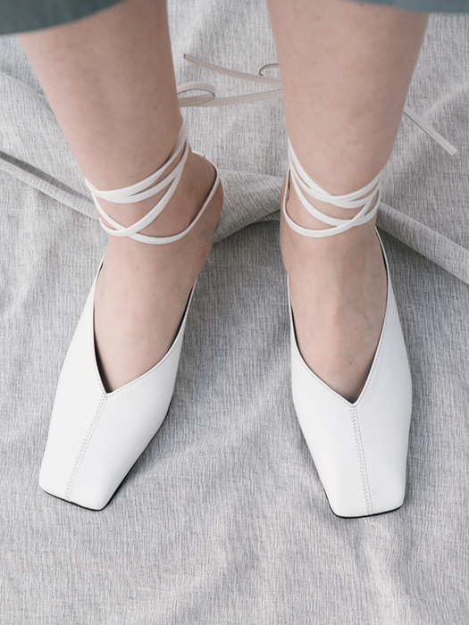 [EXCLUSIVE] SQUARE STRAP HEEL D20S02WT