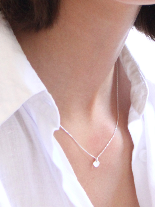 LU26 Thin heart pendant necklace