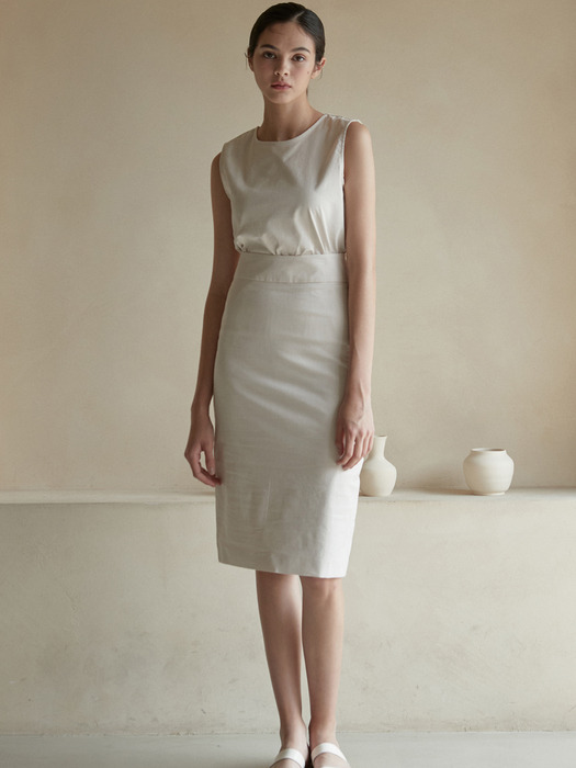 J516 [SET]sleeveless basic top+H skirt (ivory)