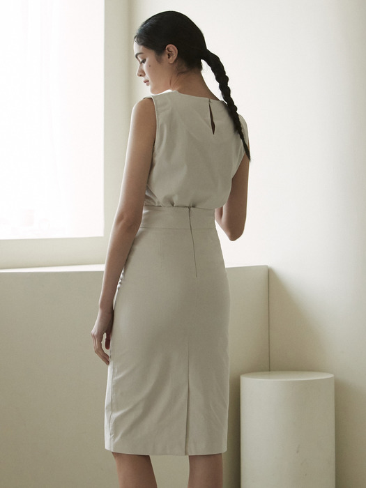 J516 [SET]sleeveless basic top+H skirt (ivory)