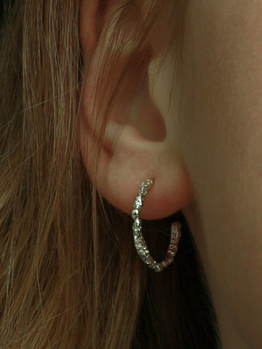 Melting round earrings