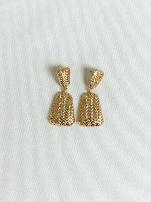 Herringbone gold earring
