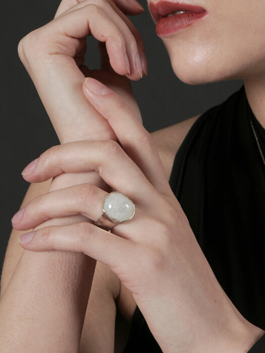 THE RAW RING 01-MOONSTONE