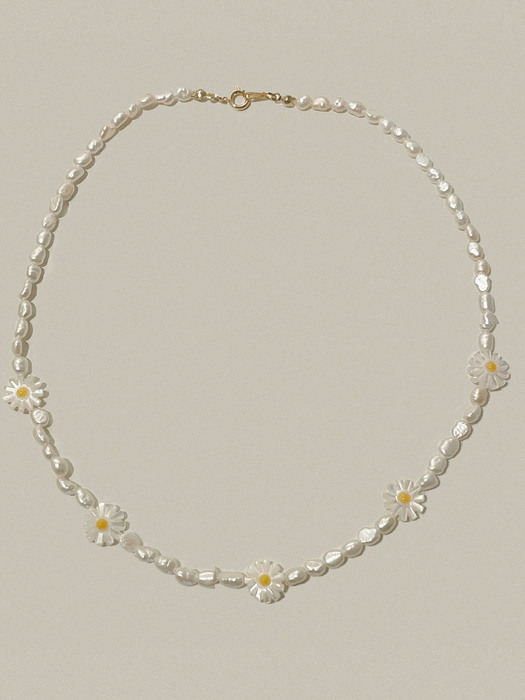 Daisy Pearl Necklace