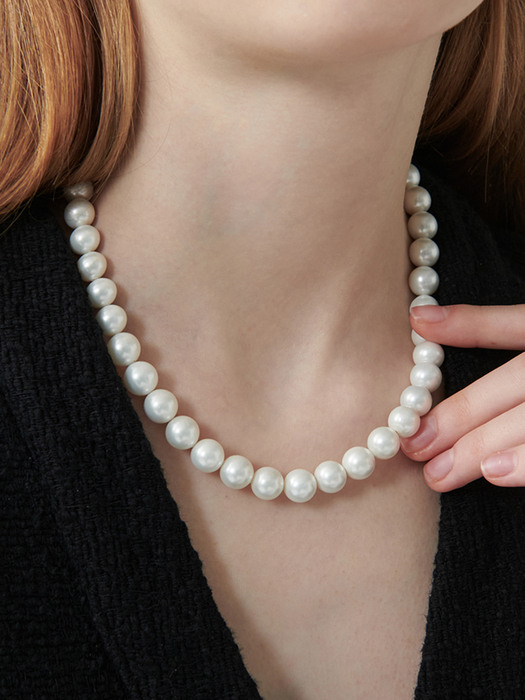 CRH004 Classic mood semi bold pearl necklace