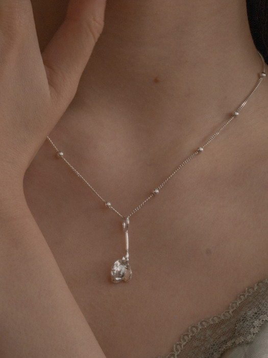 Petal pendant necklace_small