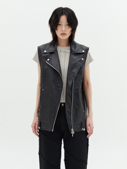 LEATHER LIKE RIDER VEST IN BLACK