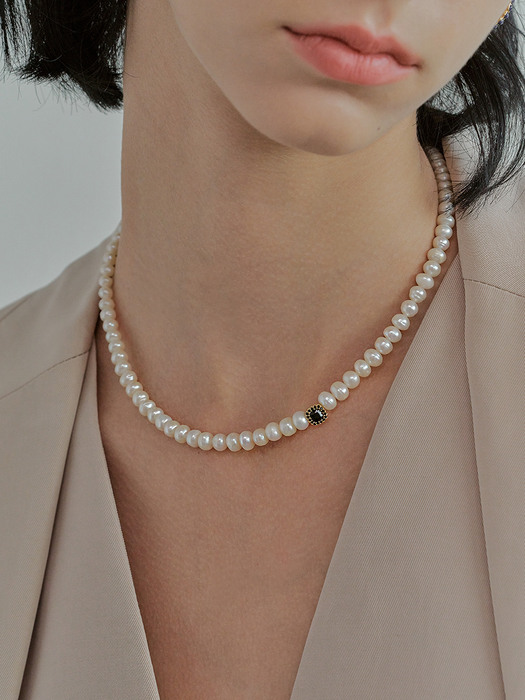 SOPHIA CUBIC PEARL NECKLACE