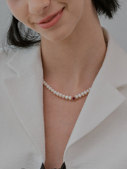 SOPHIA CUBIC PEARL NECKLACE