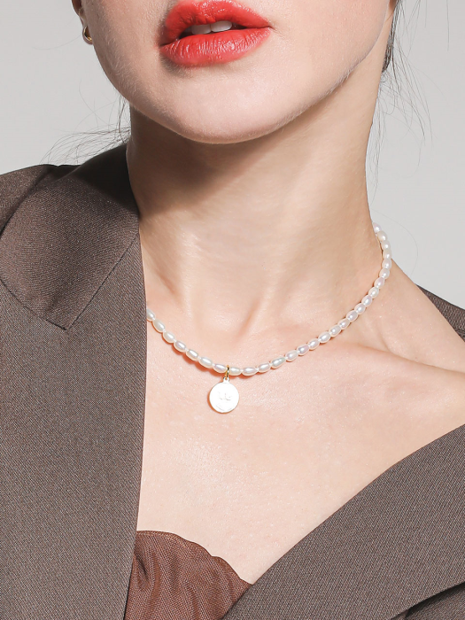 Elizabeth Coin Pendant Pearl Necklace N01095