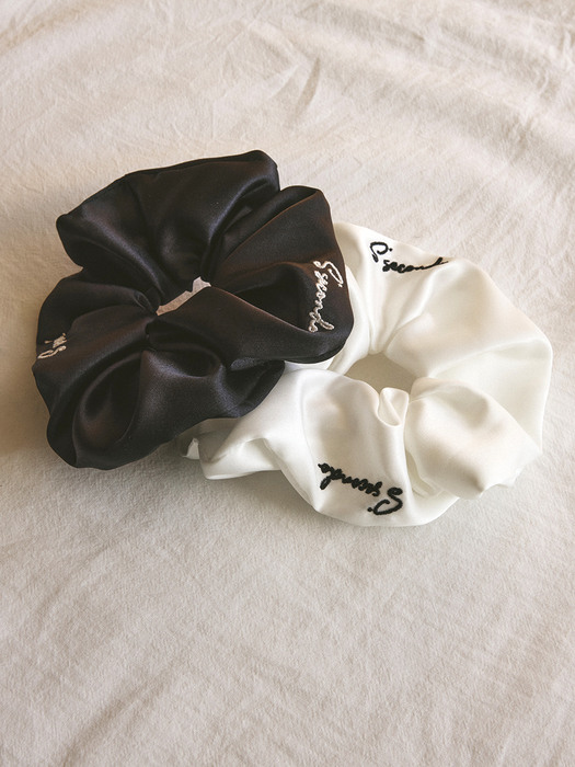 S’secondo signature logo scrunchie (2 colors)