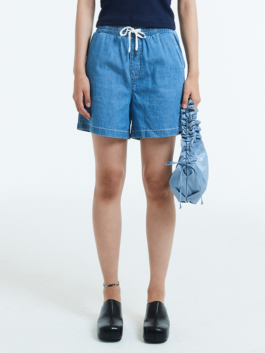 Denim shorts / Blue