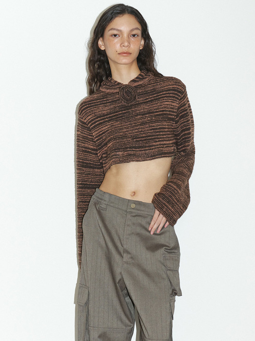 FLOWER CORSAGE KNITTED TOP (BROWN)