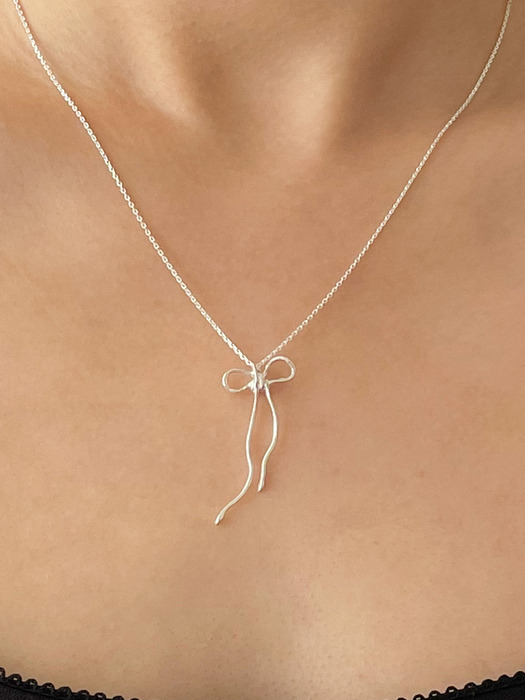 line ribbon chain necklace