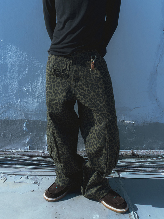 Lumping cargo pants / Leopard khaki