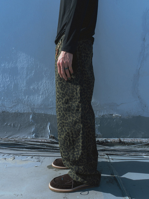 Lumping cargo pants / Leopard khaki