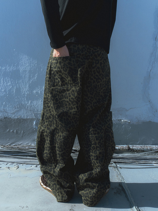 Lumping cargo pants / Leopard khaki