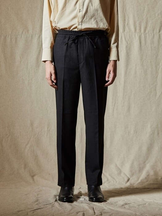 EASY BANDING WOOL PANTS [BLACK]