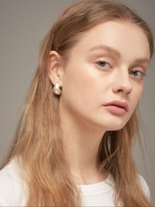 minimal 17 earring