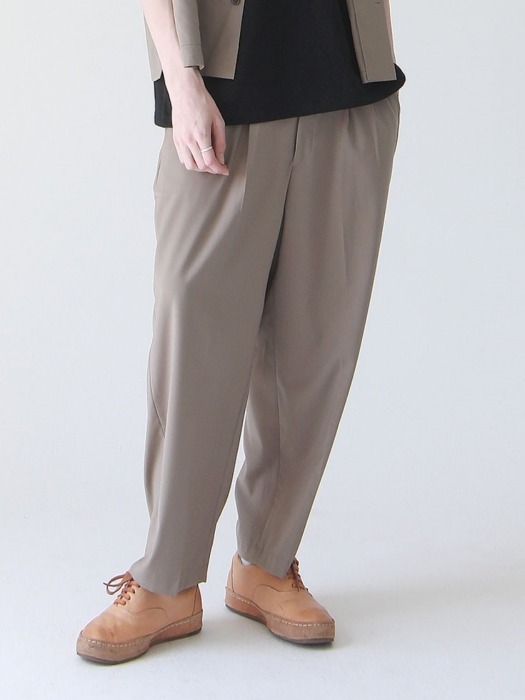 ¡che che! Two Tuck Wide PR Tapered Pants (Cocoa)