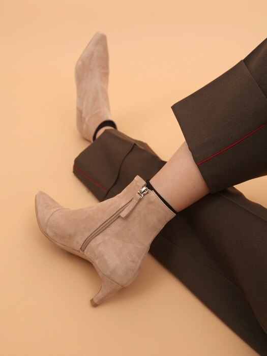 Mrc047 Soft Ankle Boots (Light Beige Suede)