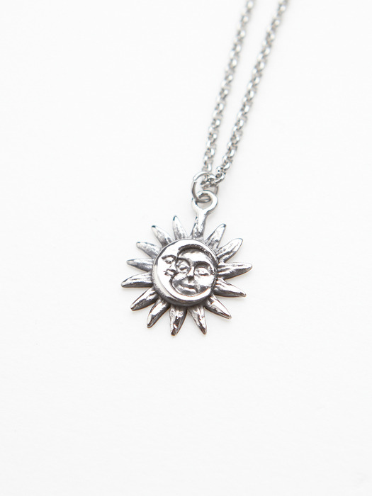 SURGICAL STEEL SUN&MOON NECKLACE
