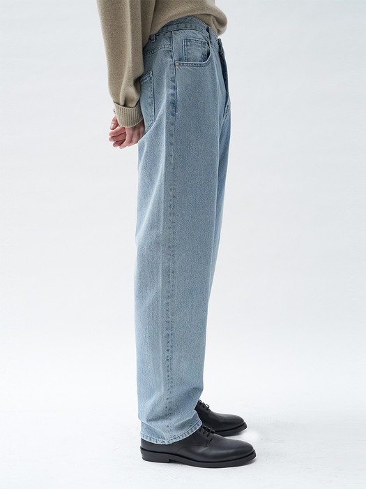 straight denim (light blue)