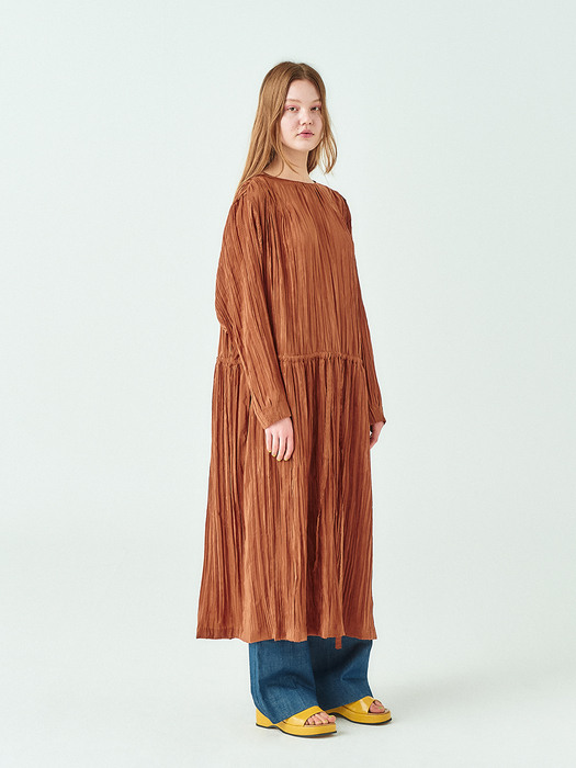 Pleats Overfit Maxi Dress in Brown