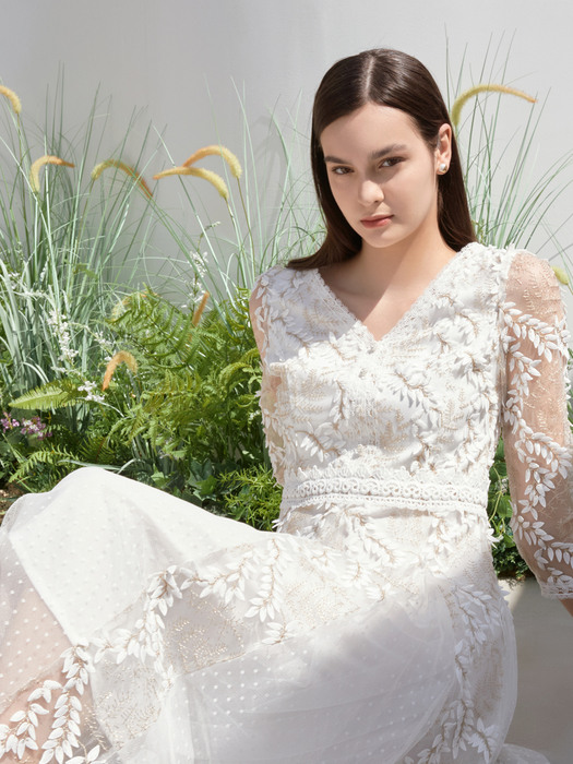 MILKY / Flower Embroidery Applique Lace Dress(ivory)