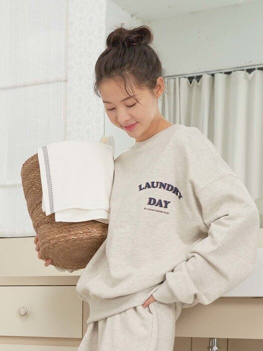 Laundry Day Logo Sweatshirt (ivory)