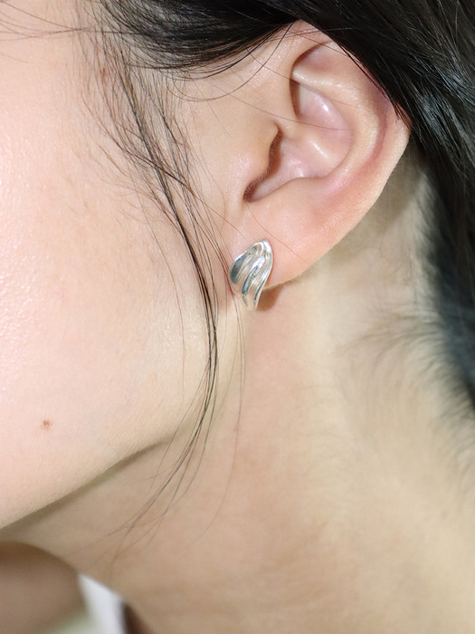 Wrinkle earring