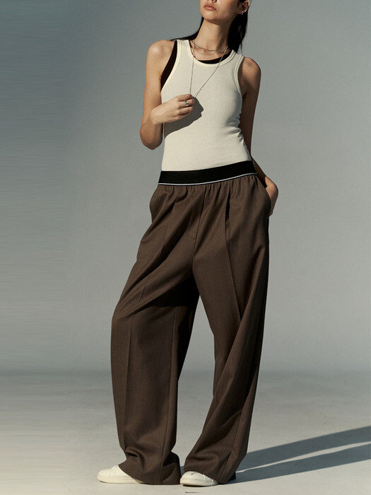 CHELSEA BROWN WAISTBAND PLEATED WIDE-LEG PANTS