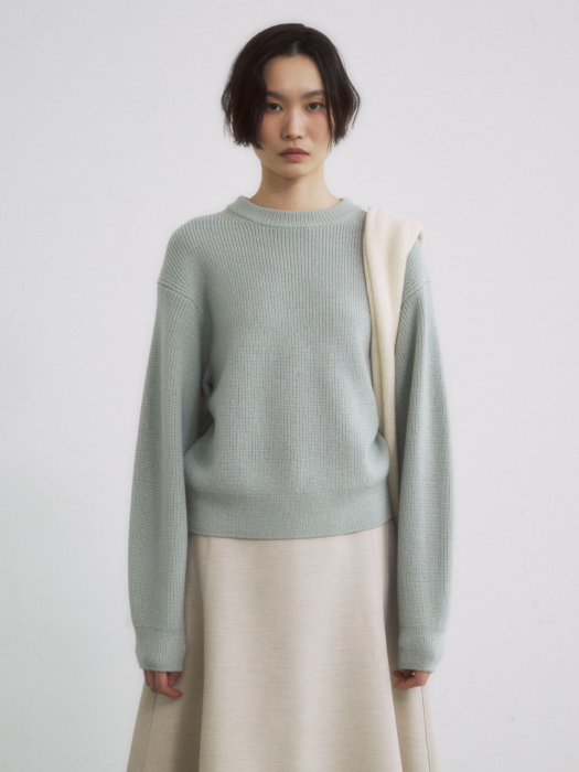 SMOKE GREEN OVERSIZE LINE POINTED KNIT TOP