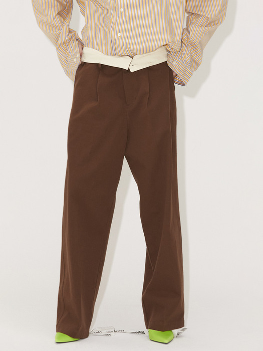 ONE-TUCK COTTON CHINO PANTS BROWN