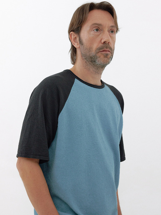 [Men] Tail Raglan Knit T-Shirt (Turkish Blue/Charcoal)