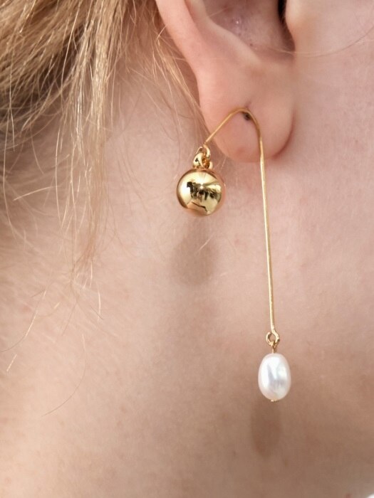 Ugly Pearl Simple Earrings