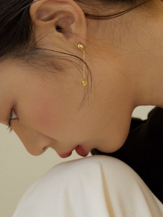 Pearl shape ```````drop``````` earrings (펄쉐이프드롭귀걸이)