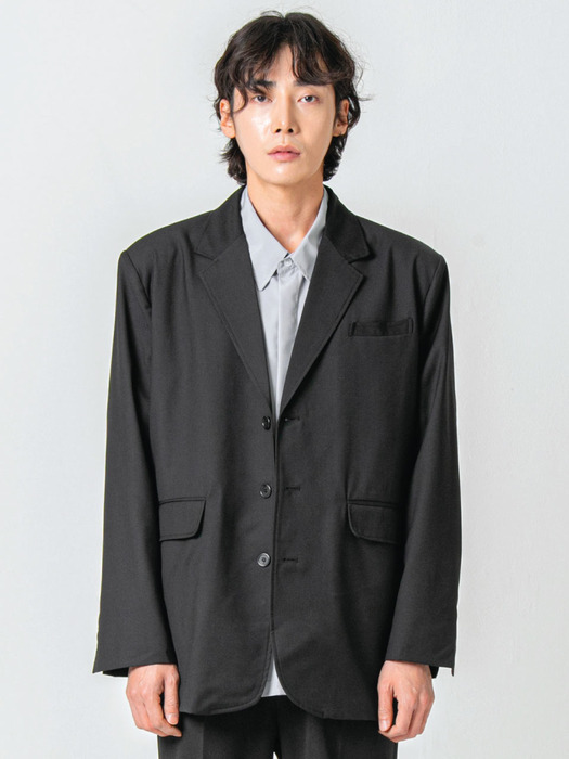 Newtro Regular Three Button Blazer(black)