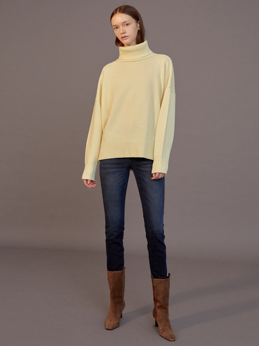 FW20 Cashmere-blend high-neck knit yellow