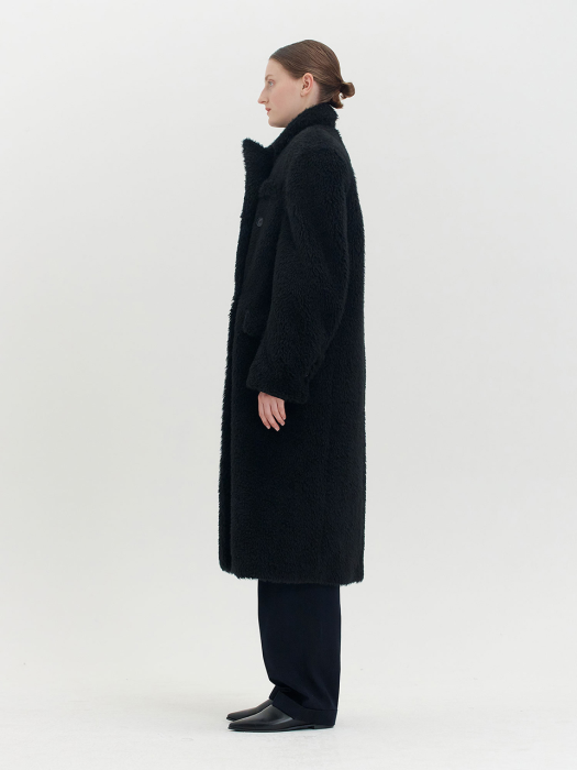 QUILY Oversized Faux Fur Coat - Black