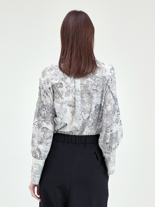 22SS POINTED COLLAR BLOUSE-BLACK PRINT