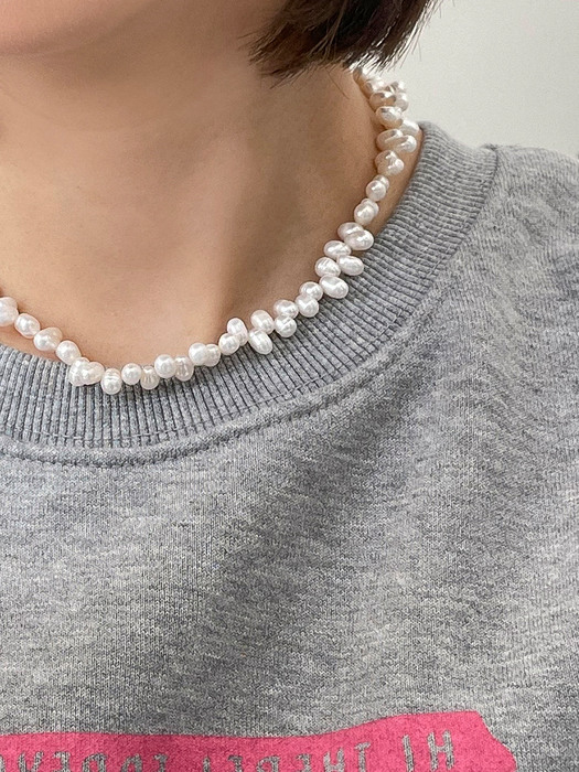 CROSS PEARL NECKLACE