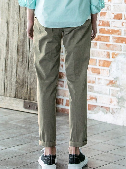 One-Tuck tapered casual pants - khaki