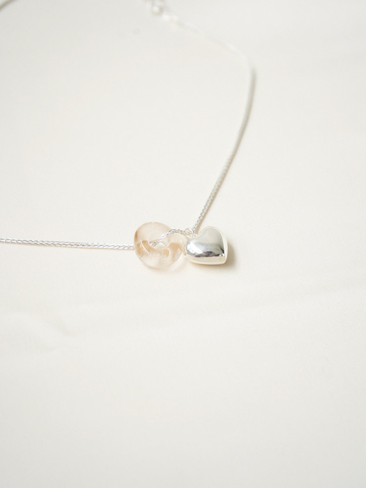 HEART GLASS NECKLACE