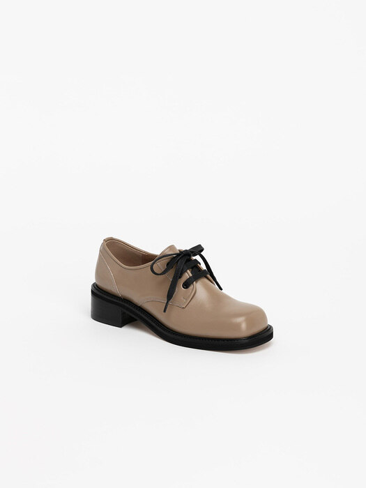 Madrina Lace-up Derby Shoes in Textured Beige