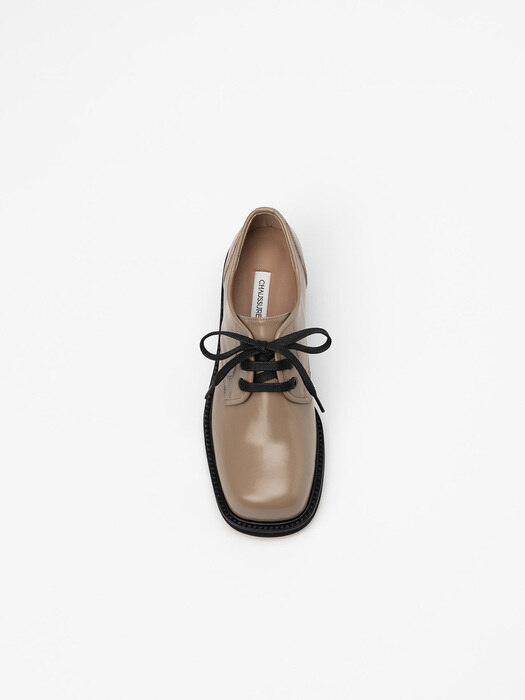 Madrina Lace-up Derby Shoes in Textured Beige