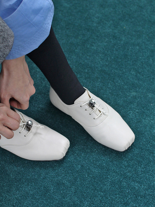 Zunnie strap loafers_ivory