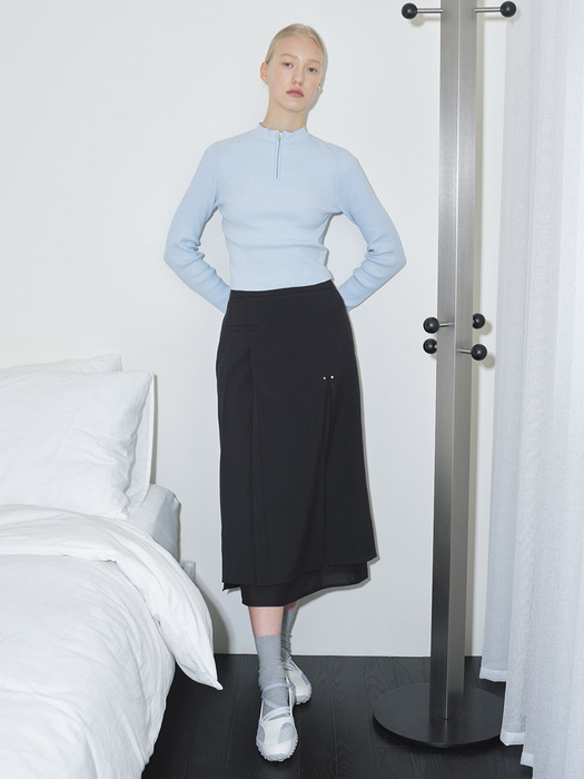 Pleats Skirt in Black VW4SS124-10