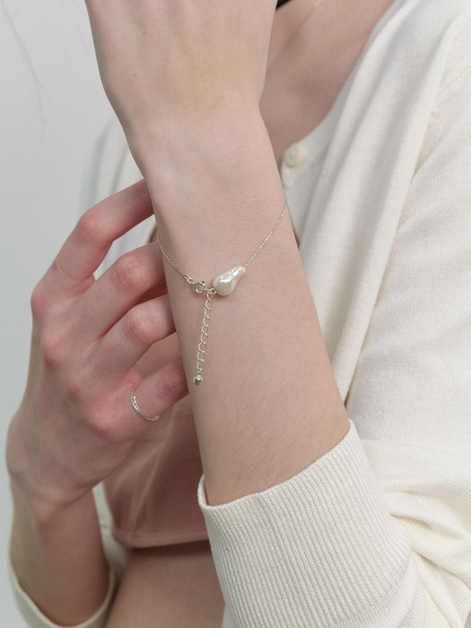 [Silver] Baroque Pearl & Chain Bracelet (L241MBC050)
