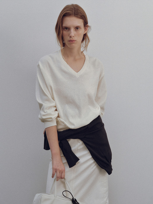 Pipley v-neck pullover (Ivory)